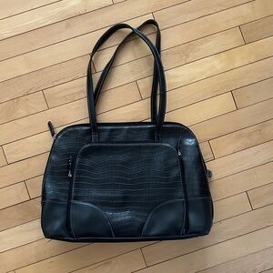 Chic Black Crocodile-Embossed Shoulder Bag